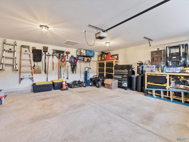 9502 Hampton Oak Drive, Owens Cross Roads, AL 35763