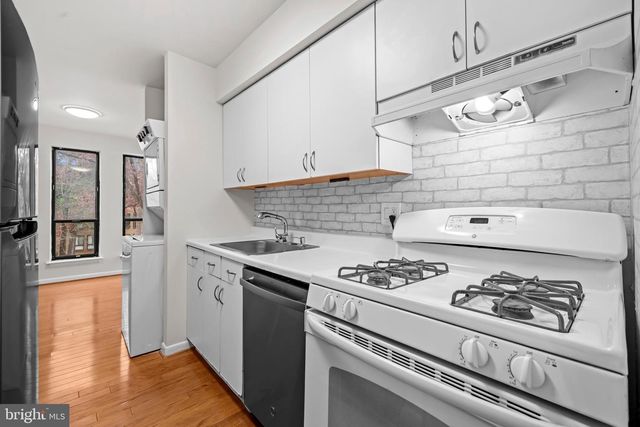 11200 CHESTNUT GROVE SQ #203, Reston, VA 20190