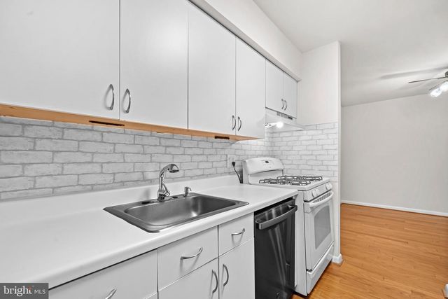 11200 CHESTNUT GROVE SQ #203, Reston, VA 20190