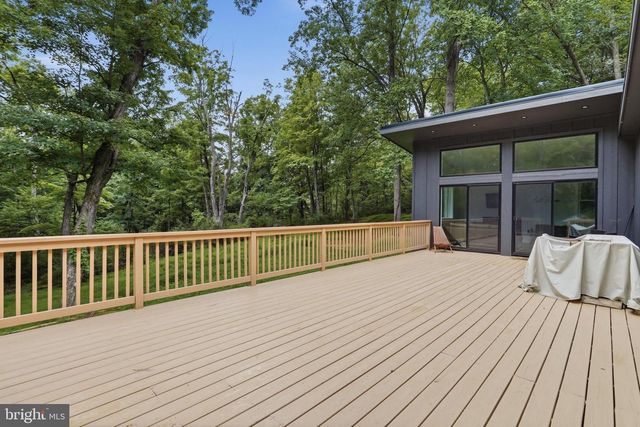 1087 TIMBERLINE DR, Lost City, WV 26810