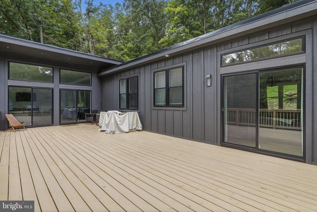 1087 TIMBERLINE DR, Lost City, WV 26810