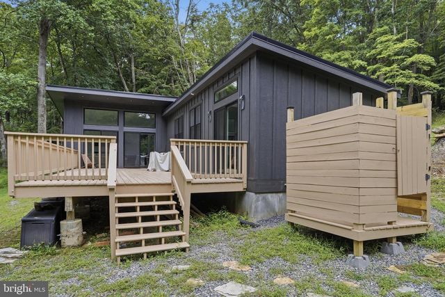 1087 TIMBERLINE DR, Lost City, WV 26810