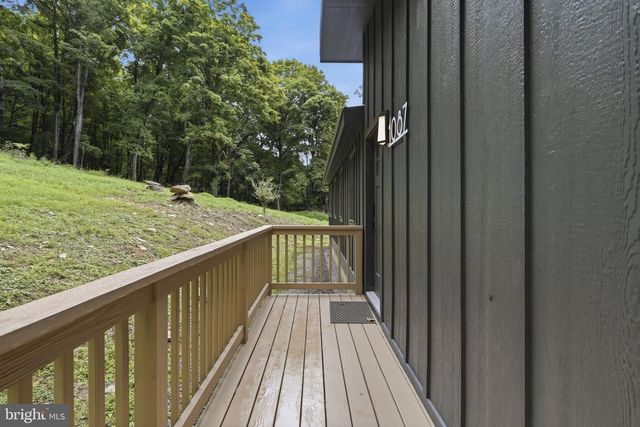 1087 TIMBERLINE DR, Lost City, WV 26810