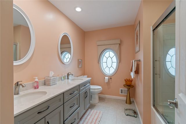 19 Brunson Way, Perinton, NY 14526