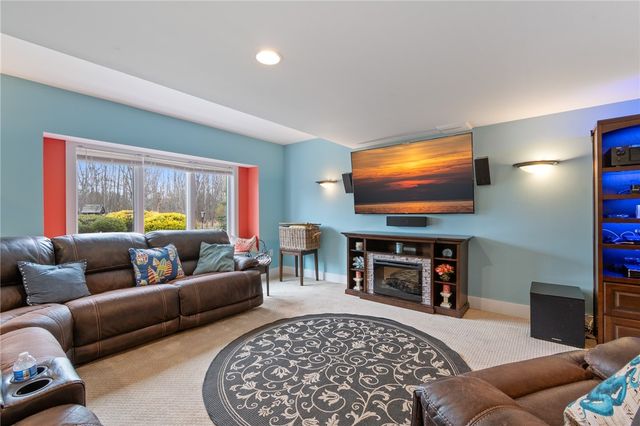 19 Brunson Way, Perinton, NY 14526