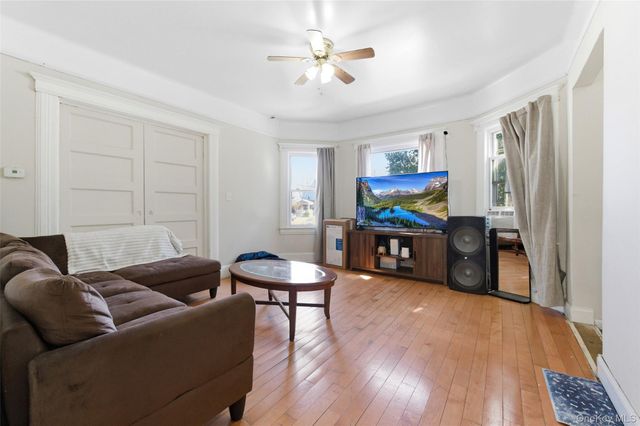 116 Oak Avenue, Hempstead, NY 11550