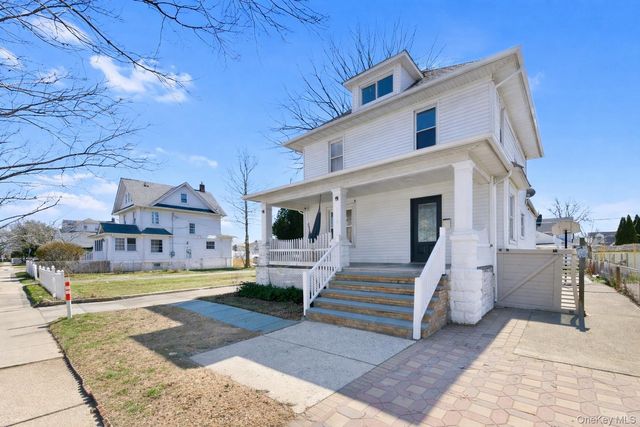 116 Oak Avenue, Hempstead, NY 11550