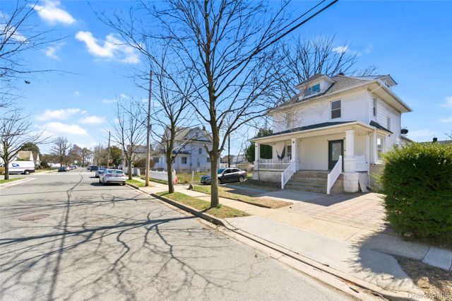 116 Oak Avenue, Hempstead, NY 11550