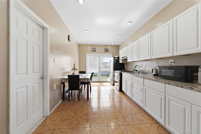 116 Oak Avenue, Hempstead, NY 11550