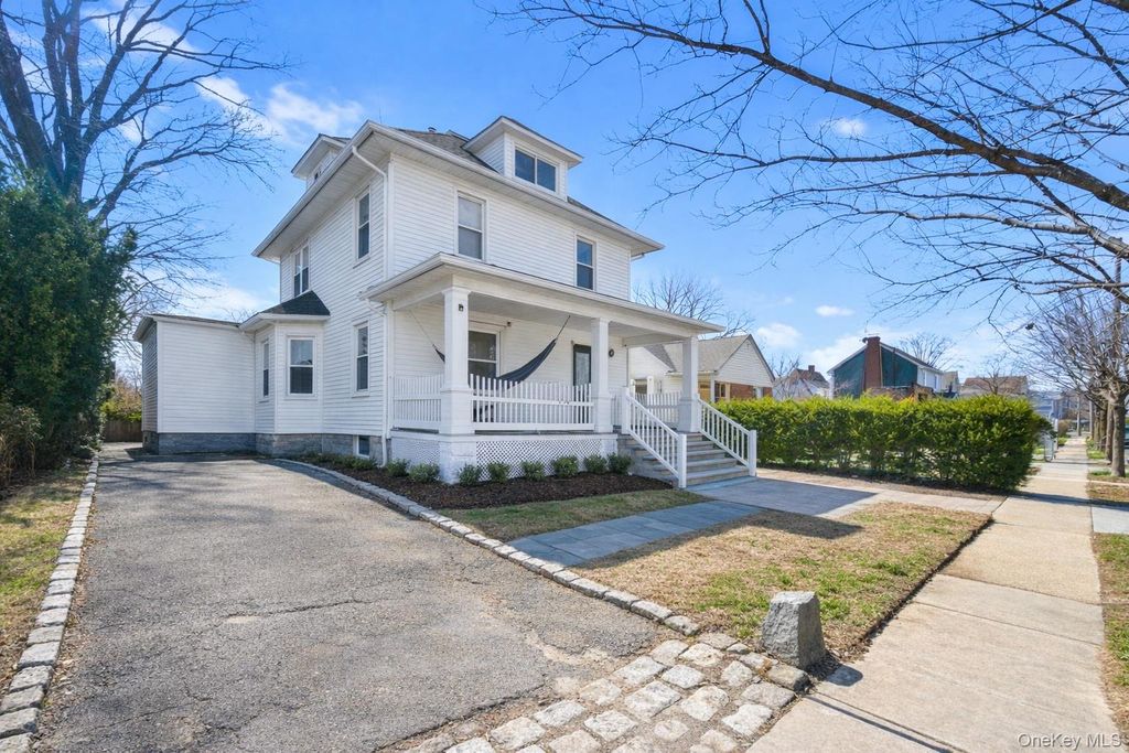 116 Oak Avenue, Hempstead, NY 11550