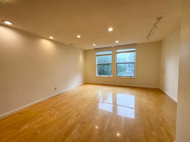 25 Marion 31, Brookline, MA 02446