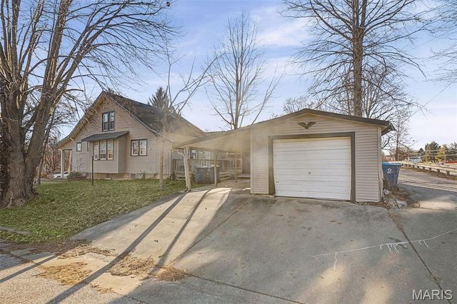 3322 Jackson Street, Alton, IL 62002