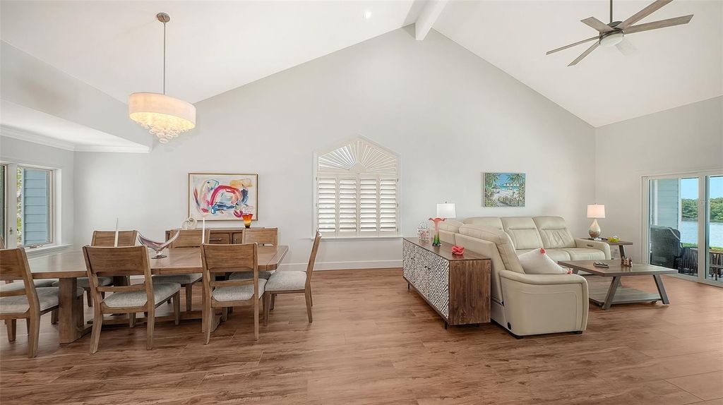 Image 16 of property listing at 11 TIDY ISLAND BOULEVARD 11, Bradenton, FL 34210