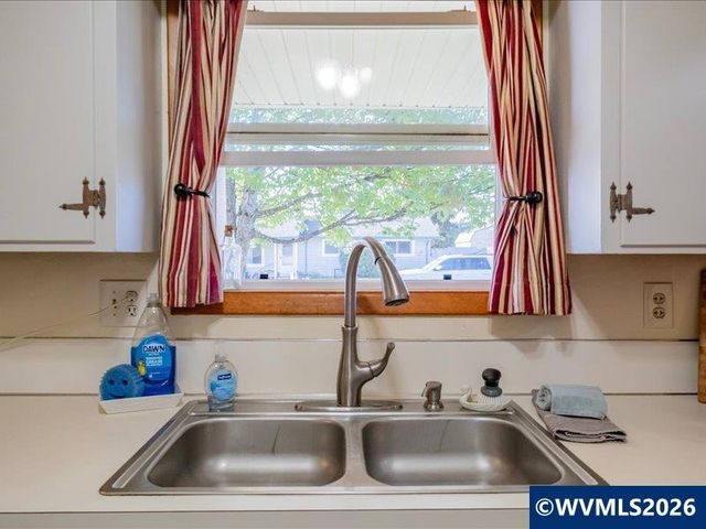 1051 24th Av SE, Albany, OR 97322