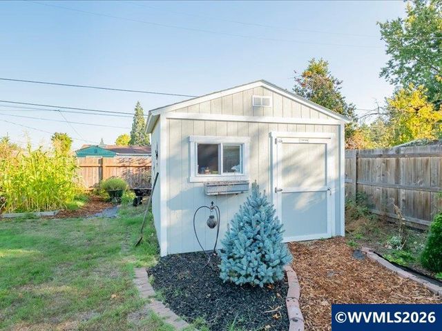 1051 24th Av SE, Albany, OR 97322