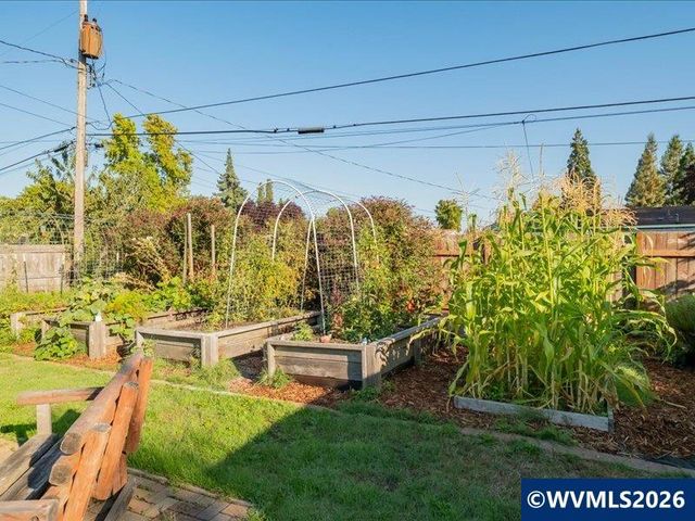 1051 24th Av SE, Albany, OR 97322
