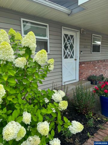 1051 24th Av SE, Albany, OR 97322