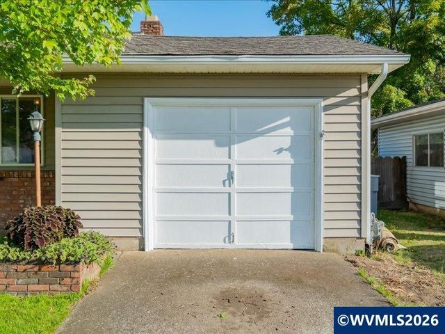 1051 24th Av SE, Albany, OR 97322
