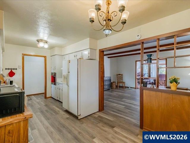 1051 24th Av SE, Albany, OR 97322