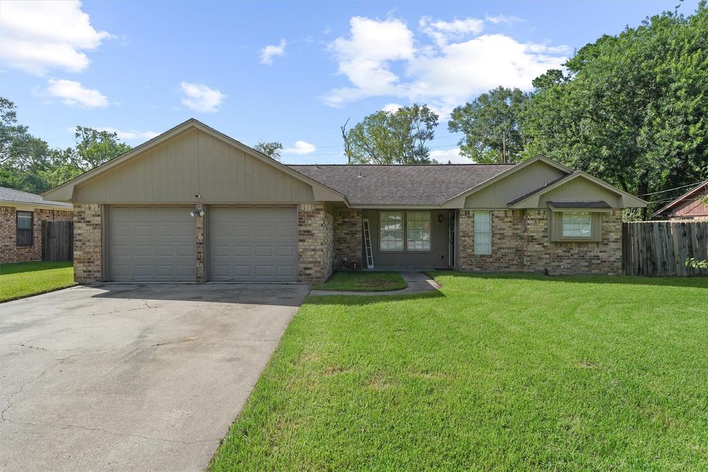 308 Cherry Creek Road, Dayton, TX 77535