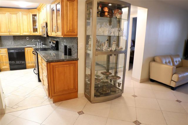 1833 S Ocean Dr 1807, Hallandale Beach, FL 33009