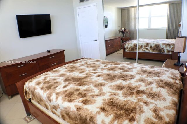 1833 S Ocean Dr 1807, Hallandale Beach, FL 33009