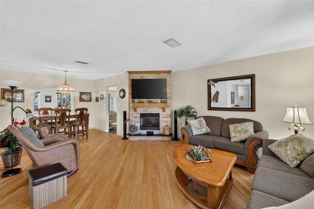 22 E BAY AVENUE, Yalaha, FL 34797