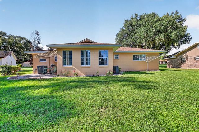 22 E BAY AVENUE, Yalaha, FL 34797