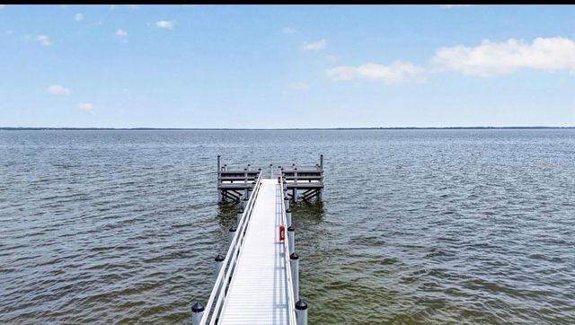 22 E BAY AVENUE, Yalaha, FL 34797