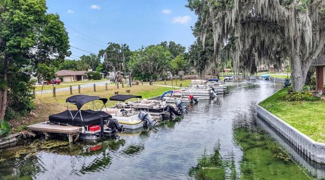 22 E BAY AVENUE, Yalaha, FL 34797