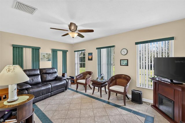 22 E BAY AVENUE, Yalaha, FL 34797