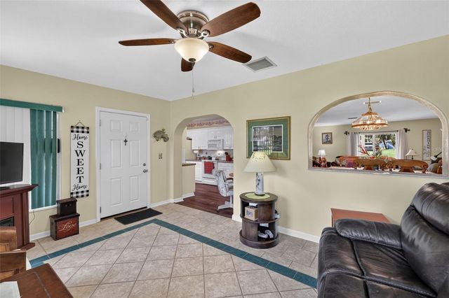 22 E BAY AVENUE, Yalaha, FL 34797