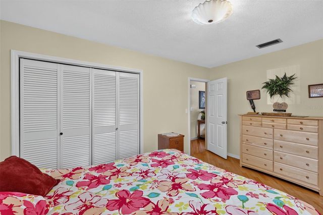 22 E BAY AVENUE, Yalaha, FL 34797