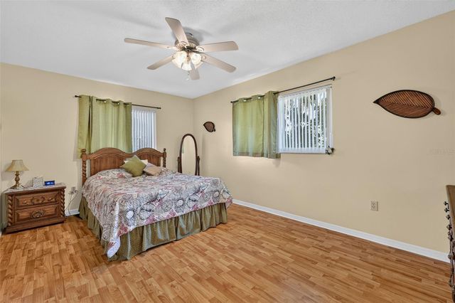 22 E BAY AVENUE, Yalaha, FL 34797
