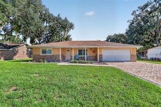 22 E BAY AVENUE, Yalaha, FL 34797