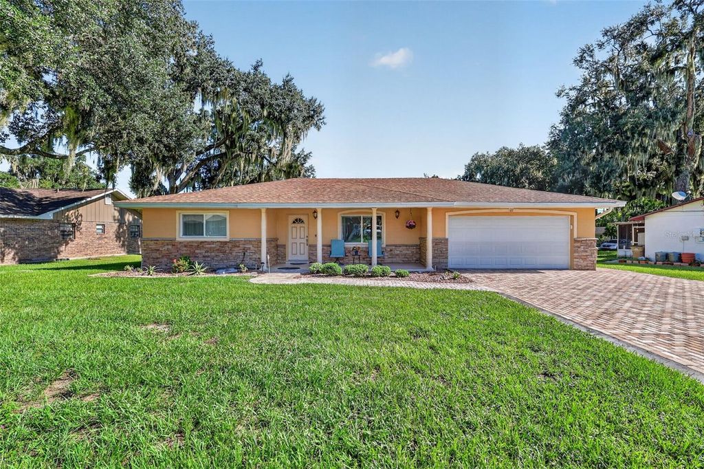 22 E BAY AVENUE, Yalaha, FL 34797