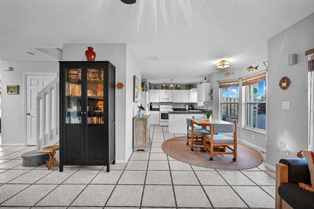 251 W Forest Oak Circle, Davie, FL 33325