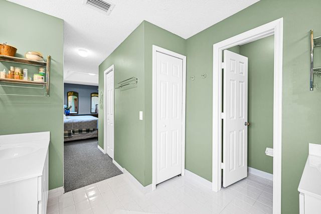 251 W Forest Oak Circle, Davie, FL 33325