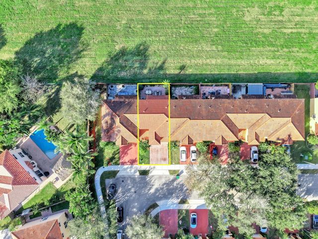 251 W Forest Oak Circle, Davie, FL 33325