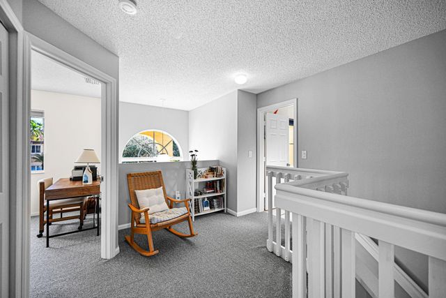 251 W Forest Oak Circle, Davie, FL 33325