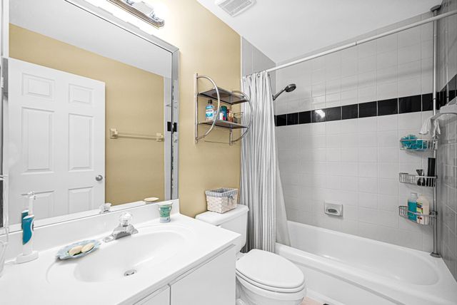 251 W Forest Oak Circle, Davie, FL 33325