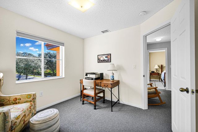 251 W Forest Oak Circle, Davie, FL 33325