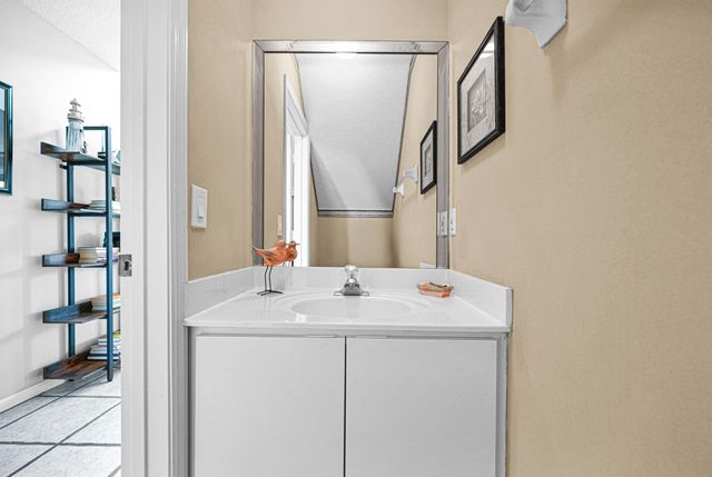 251 W Forest Oak Circle, Davie, FL 33325