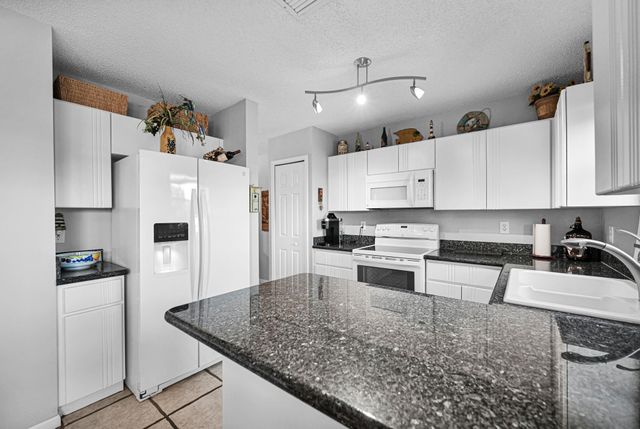 251 W Forest Oak Circle, Davie, FL 33325