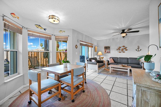 251 W Forest Oak Circle, Davie, FL 33325