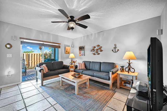 251 W Forest Oak Circle, Davie, FL 33325