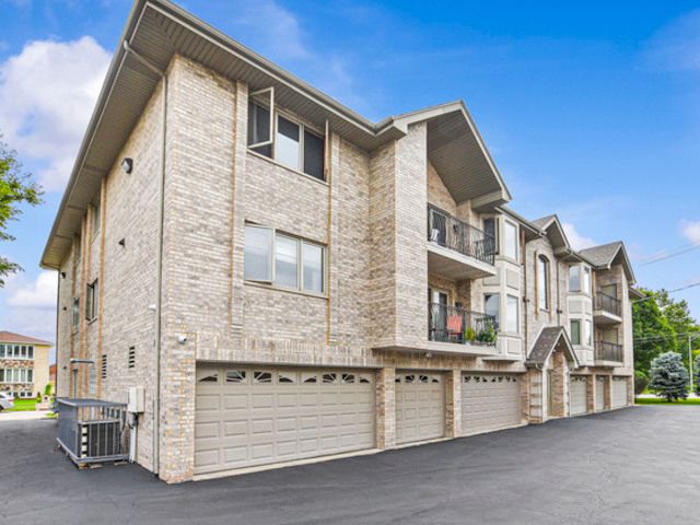8650 Laporte Avenue 1A, Burbank, IL 60459