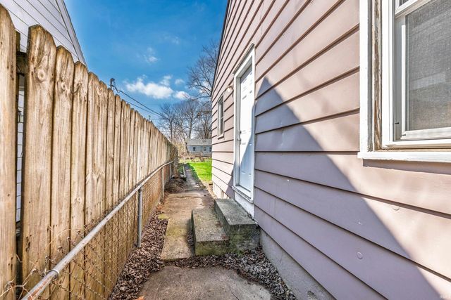 2117 S Beacon Street, Muncie, IN 47302