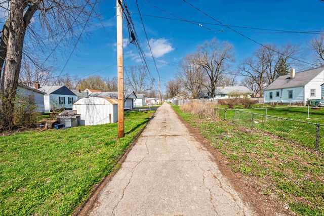 2117 S Beacon Street, Muncie, IN 47302