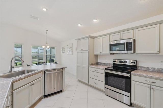 3279 DZURO DRIVE, Oxford, FL 34484